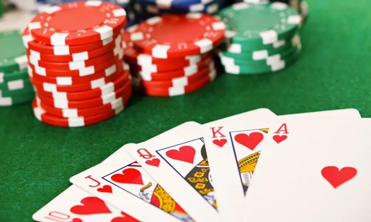 Đặt cược hoàn chỉnh tại game bài Poker